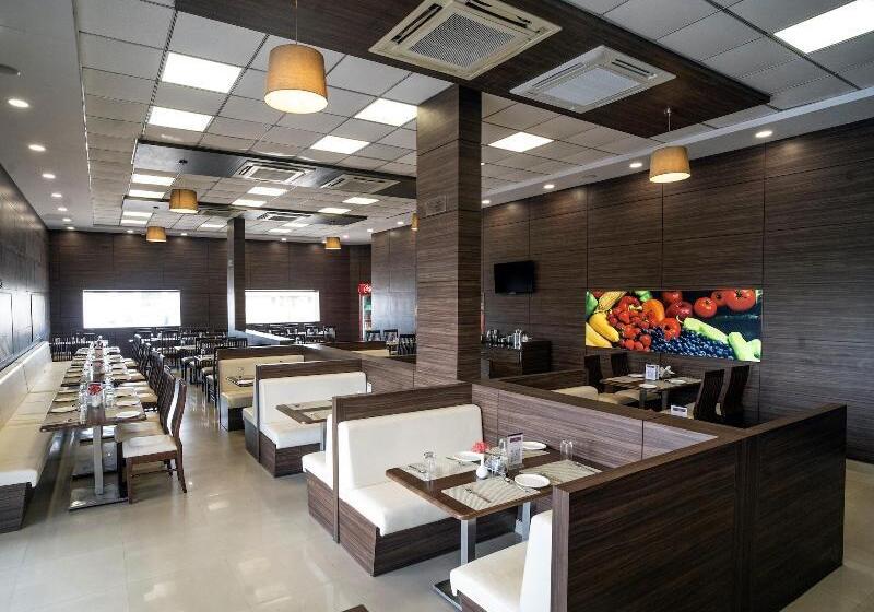 فندق The Fern Residency Somnath