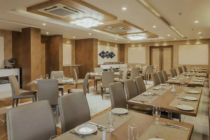 호텔 The Fern Residency Somnath