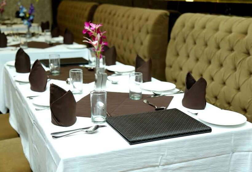 호텔 The Royal Bharti