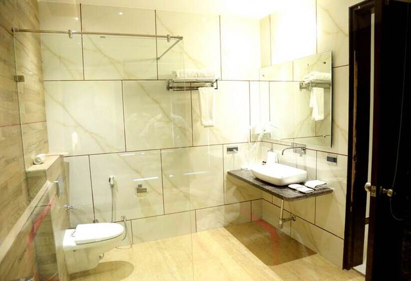 호텔 The Royal Bharti