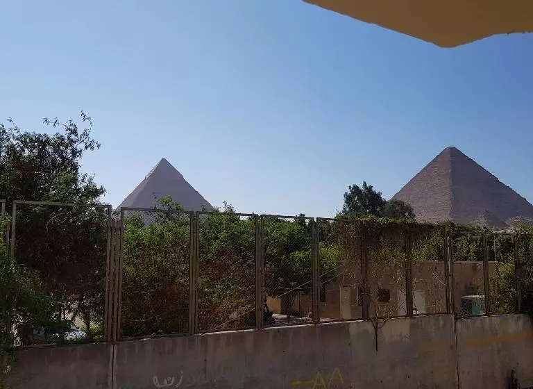 تختخواب و صبحانه Sphinx Palace Pyramids View Inn