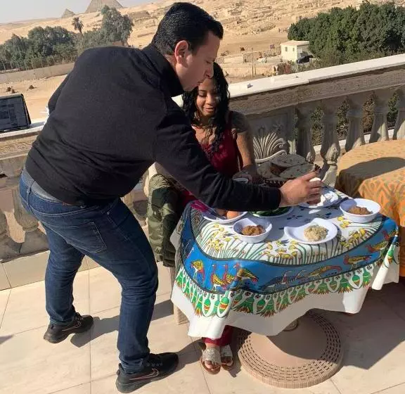 تختخواب و صبحانه Sphinx Palace Pyramids View Inn