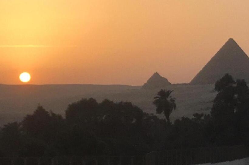 تختخواب و صبحانه Sphinx Palace Pyramids View Inn