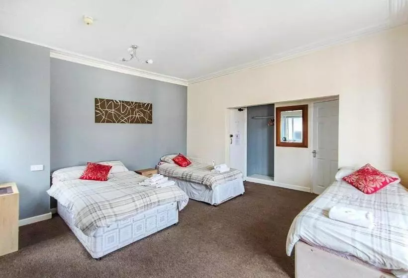 هتل Guest House @ The Bear