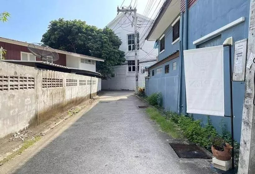 Отель Kaewchantra Mansion