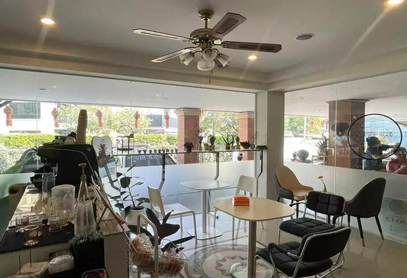 Отель Kaewchantra Mansion