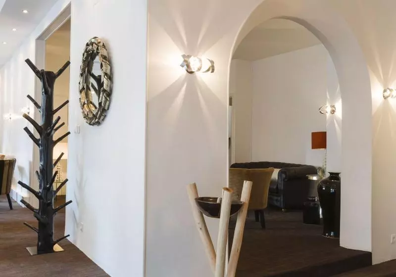 هتل Le Saint Louis