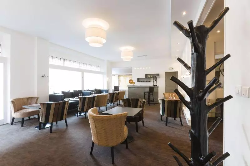 هتل Le Saint Louis