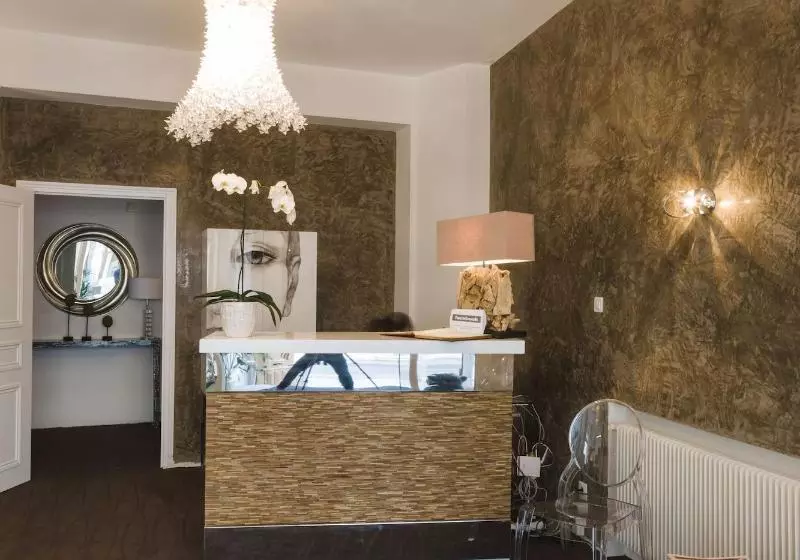 هتل Le Saint Louis