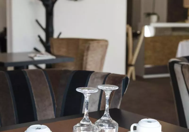 هتل Le Saint Louis