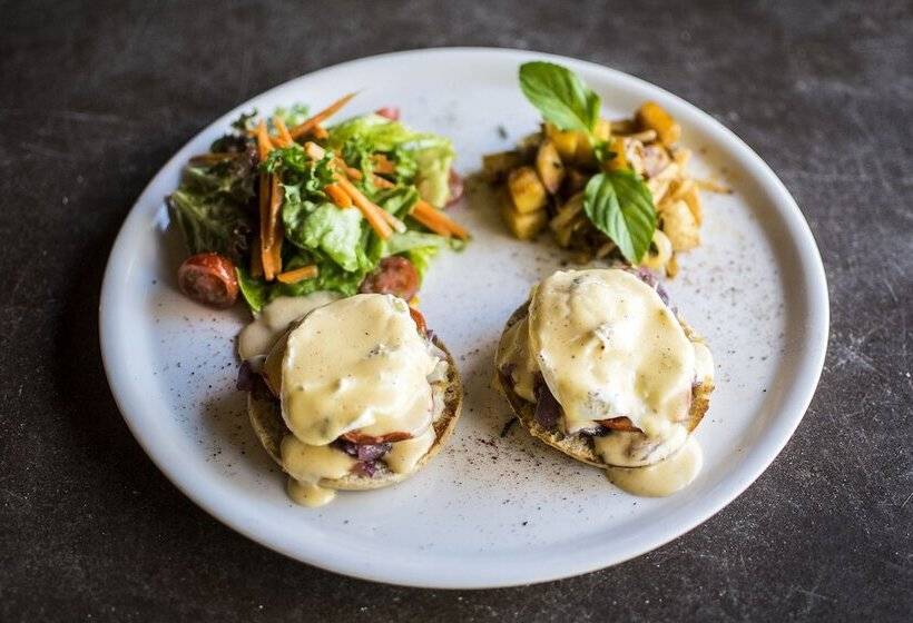 فندق Present Moment Retreat