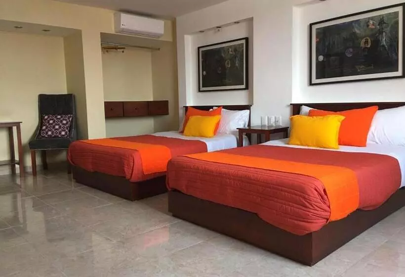 هتل Santa Lucia Del Bosque