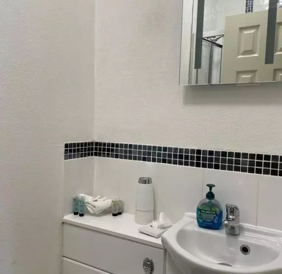 ペンション Tudor Court