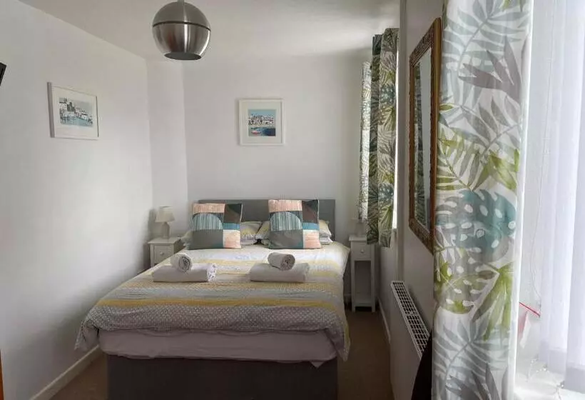 ペンション Tudor Court