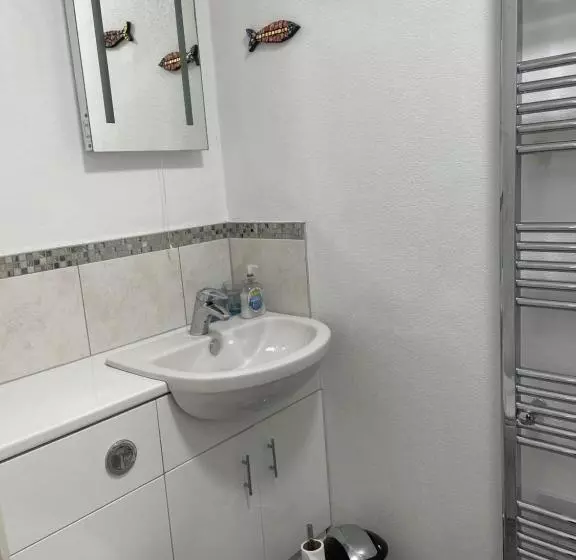 ペンション Tudor Court