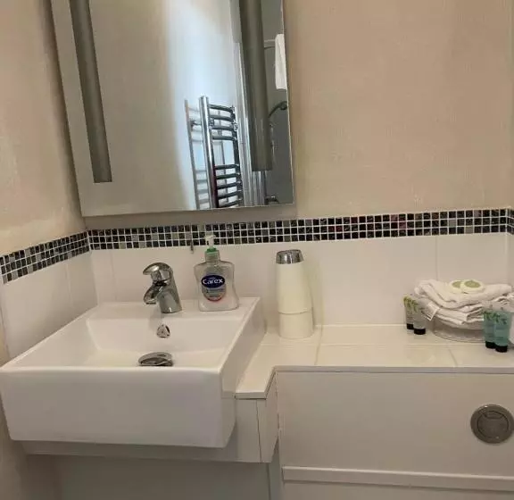 ペンション Tudor Court