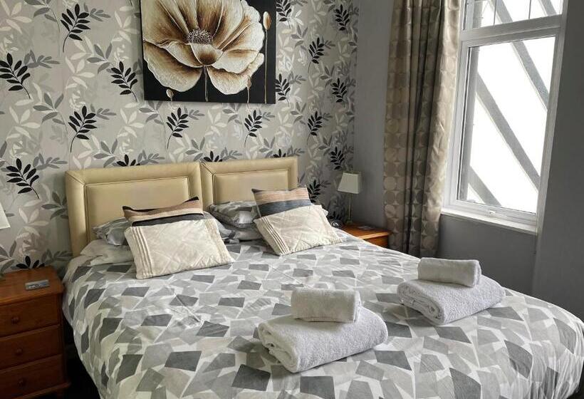 Пансион Tudor Court