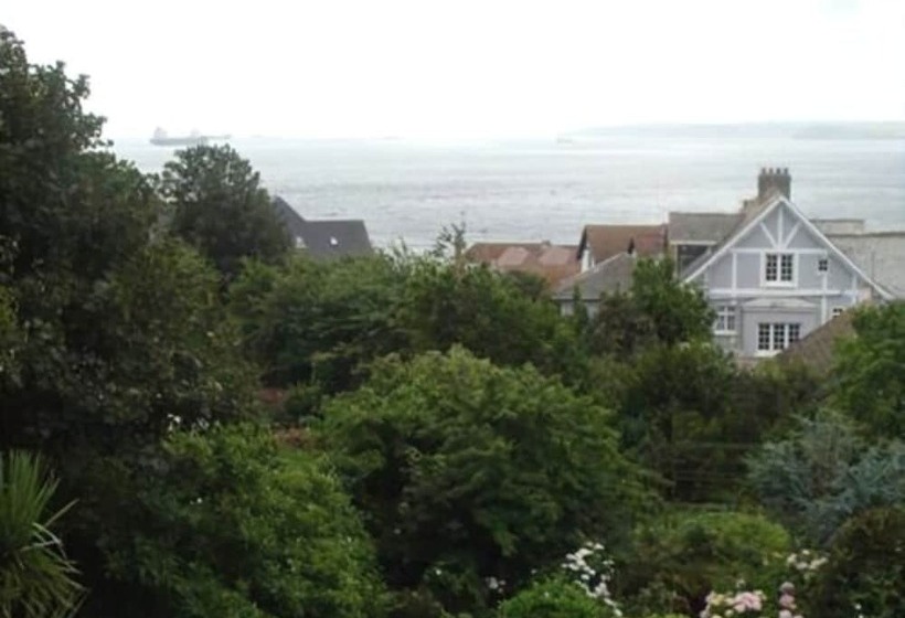 Пансион Tudor Court