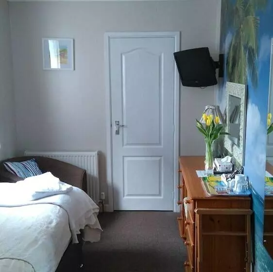 ペンション Tudor Court