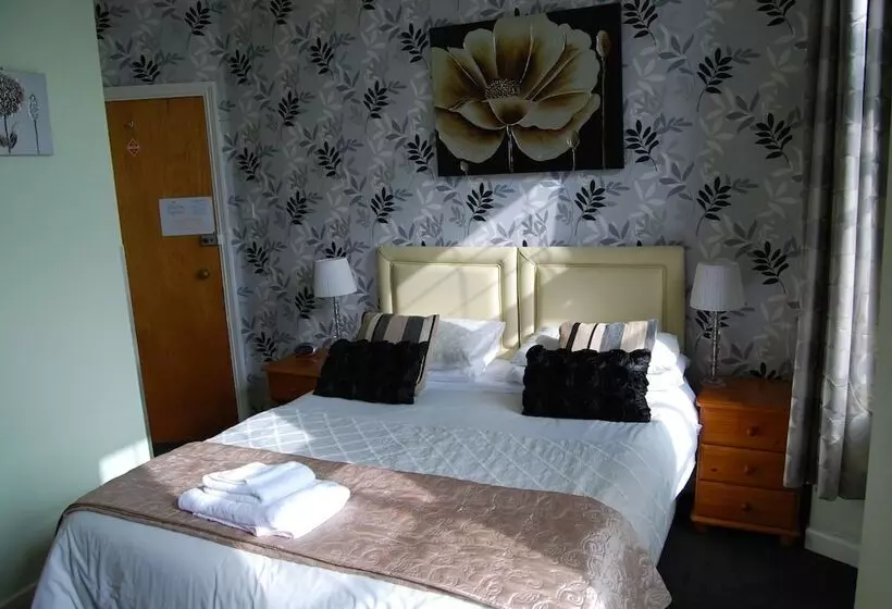 ペンション Tudor Court