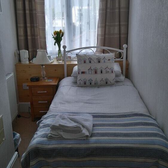 Пансион Tudor Court