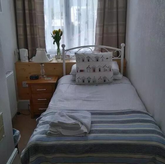 ペンション Tudor Court