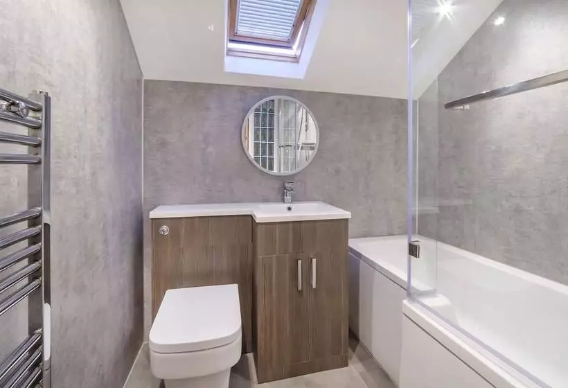 Reubens Court And City Apartments