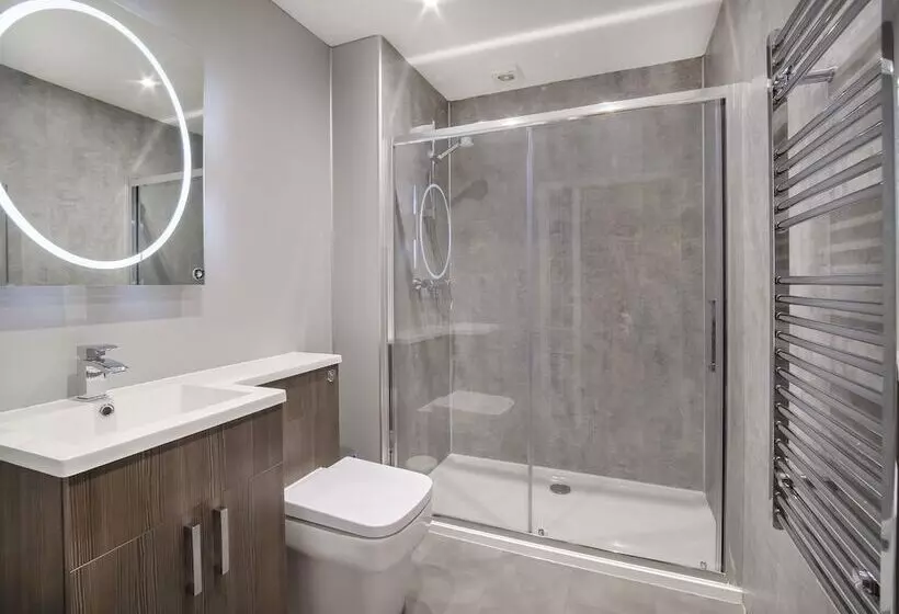 Reubens Court And City Apartments