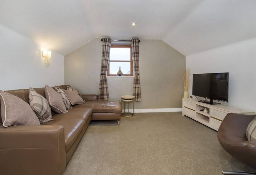 Reubens Court And City Apartments