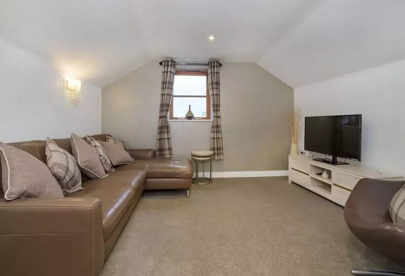 Reubens Court And City Apartments