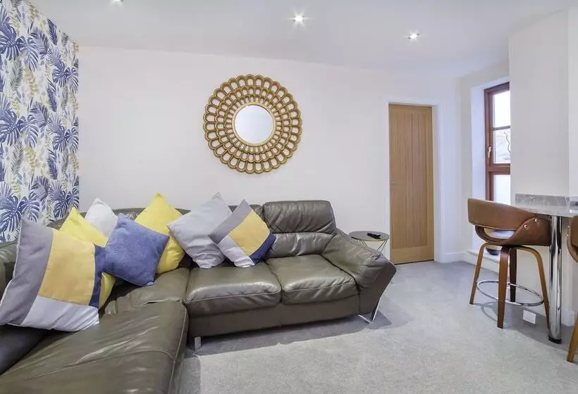 Reubens Court And City Apartments