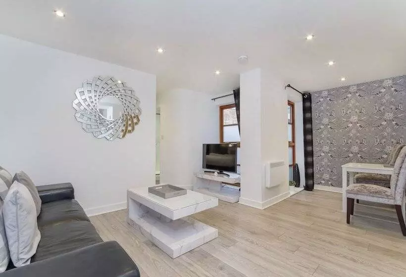 Reubens Court And City Apartments