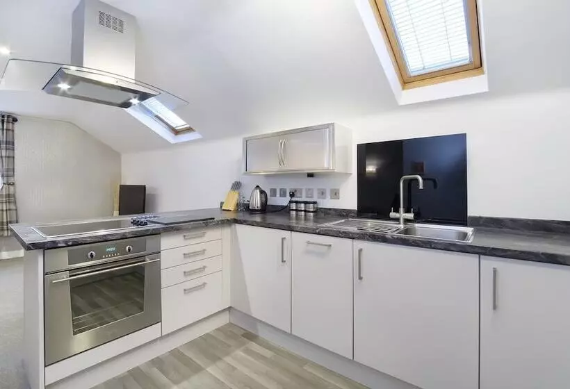 Reubens Court And City Apartments