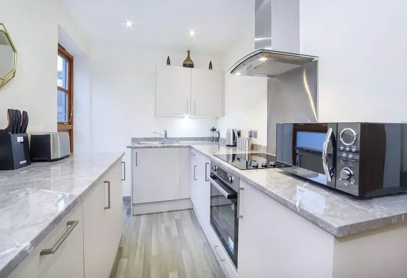 Reubens Court And City Apartments