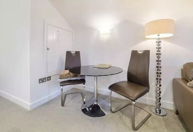 Reubens Court And City Apartments