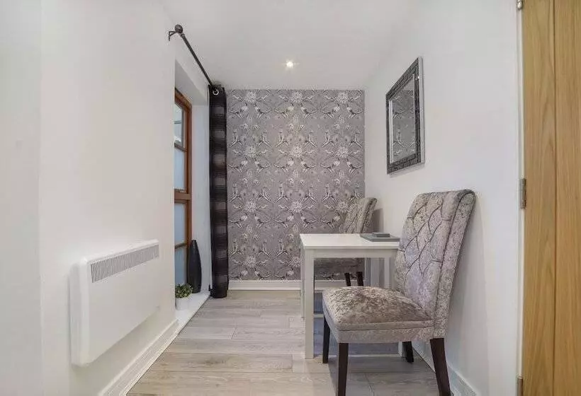 Reubens Court And City Apartments