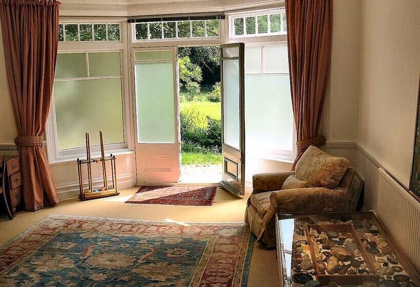 민박 Chindit House