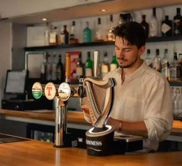 هتل Ballinluig Rooms & Suites