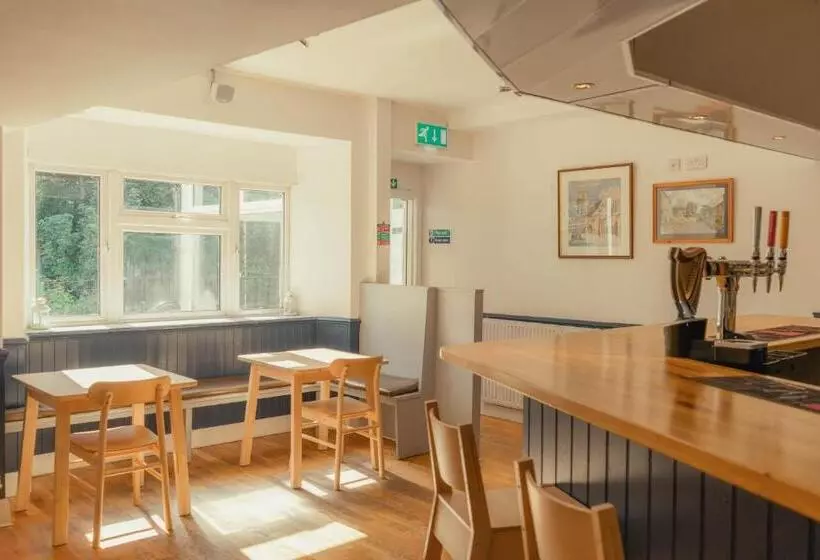 هتل Ballinluig Rooms & Suites