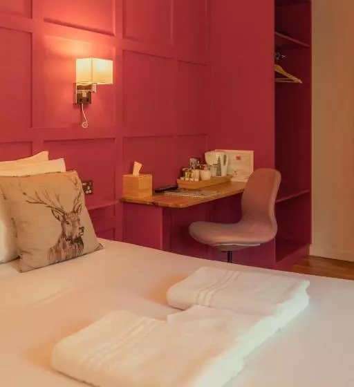 هتل Ballinluig Rooms & Suites