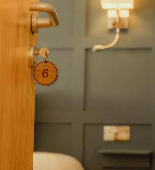 هتل Ballinluig Rooms & Suites