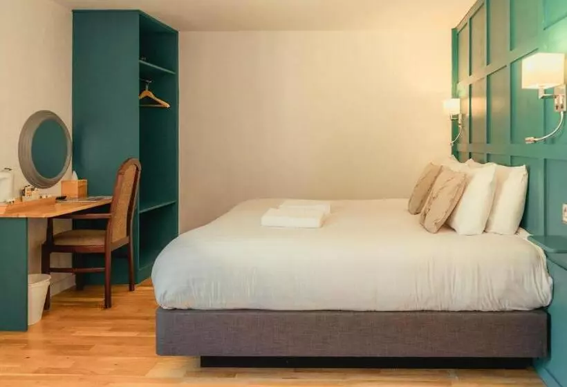 هتل Ballinluig Rooms & Suites