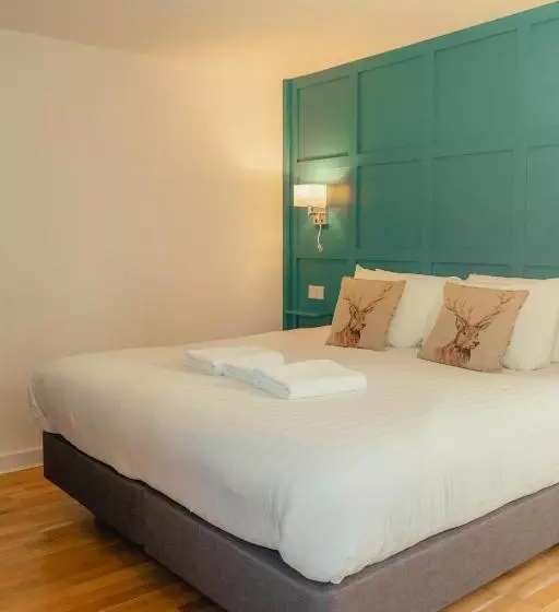 هتل Ballinluig Rooms & Suites