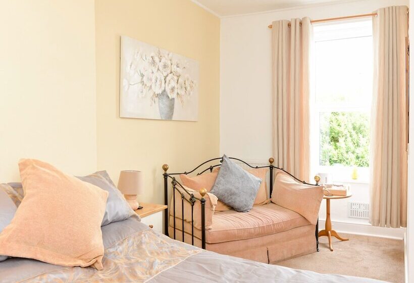 בית מלון כפרי The Old Inn