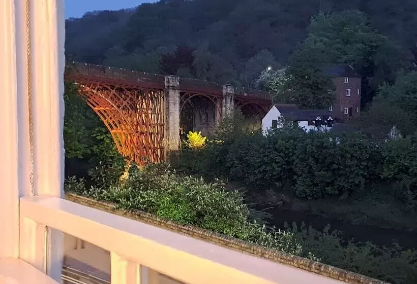 Ironbridge View Townhouse