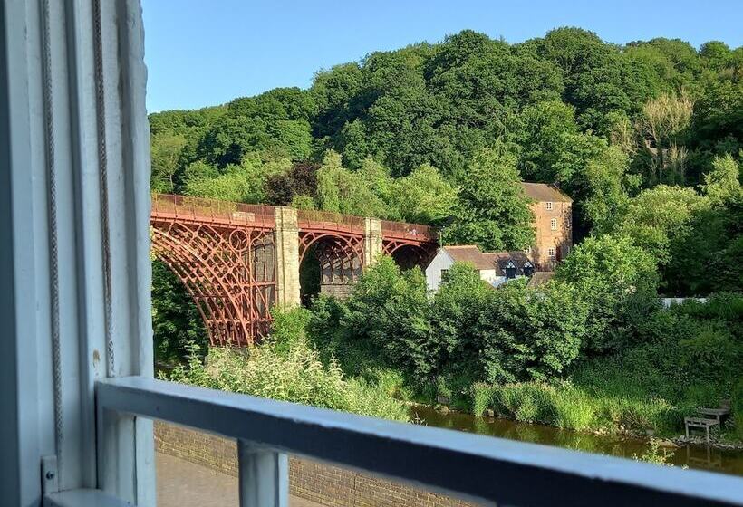 Ironbridge View Townhouse