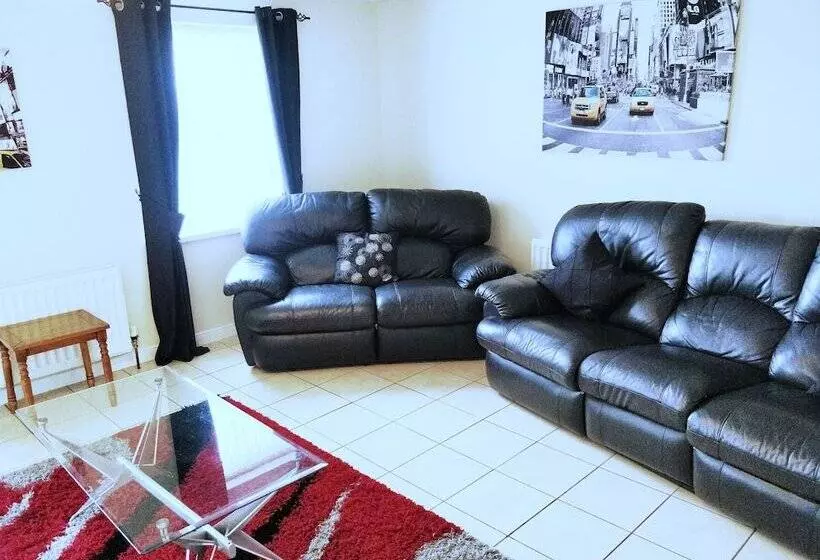 Millie And Charley S Apartments