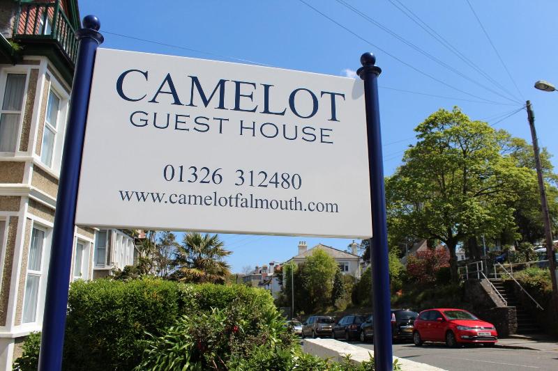 פנסיון Camelot Guest House