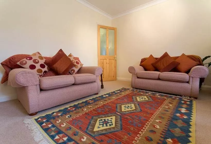 Poplar House Serviced Apartments