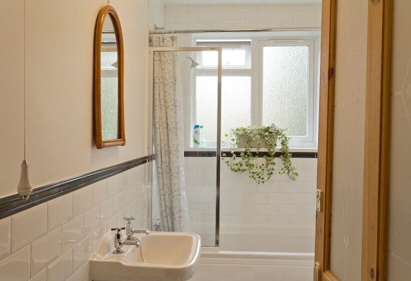 Poplar House Serviced Apartments